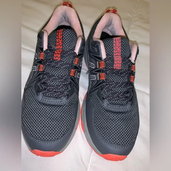 ASICS - Picture 4 of 5